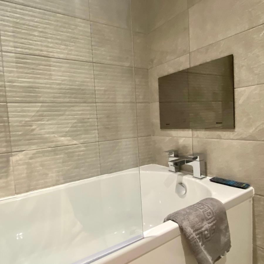 Modern 2 Bed Apartment/Free Parking/Near City/Self-Check In Handsworth Ngoại thất bức ảnh