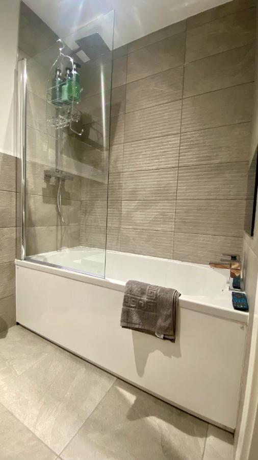 Modern 2 Bed Apartment/Free Parking/Near City/Self-Check In Handsworth Ngoại thất bức ảnh